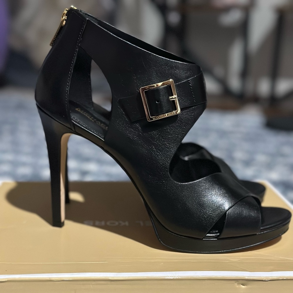 Michael Kors Kimber Sandal 9m